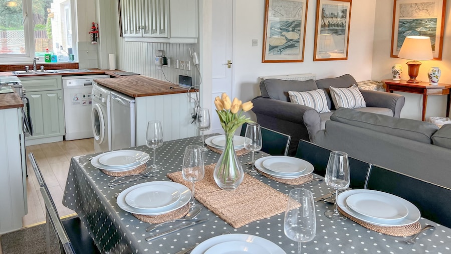 The Cottage a Superb Family Coastal Retreat