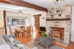 House | 3 bedrooms - Tithe Barn Little Upton Farm (Ryde)