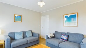 House | 3 bedrooms, desk - Coastal East View in St Helens (Ryde)