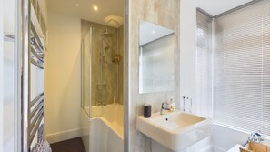 Casa | 3 quartos, escrivaninha