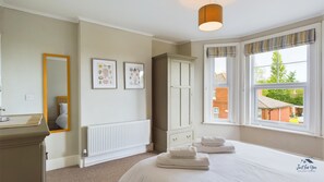 House | 3 bedrooms, desk - Coastal East View in St Helens (Ryde)