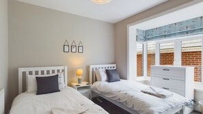 House | 3 bedrooms, desk - Coastal East View in St Helens (Ryde)