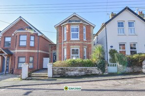 House | 3 bedrooms, desk - Coastal East View in St Helens (Ryde)