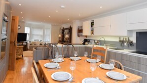House - Queens Mews a Coastal Holiday Home (Ryde)