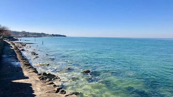 House | 2 bedrooms, desk