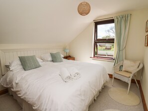 3 bedrooms, individually decorated, individually furnished, free WiFi - The Clove (Haverfordwest)