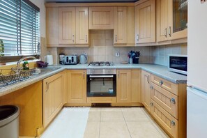 Apartment | Private kitchen - Stunning 2-bed Apartment in Grays (Grays)
