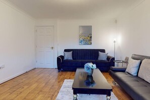 Apartment | Living area - Stunning 2-bed Apartment in Grays (Grays)