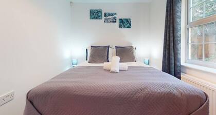 Stunning 2-bed Apartment in Grays