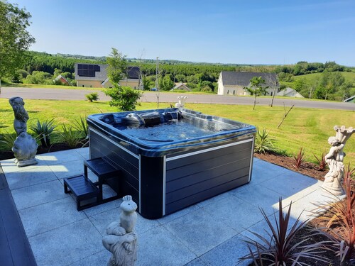 3 Bed-sleeps 6-pets-river View-hot Tub