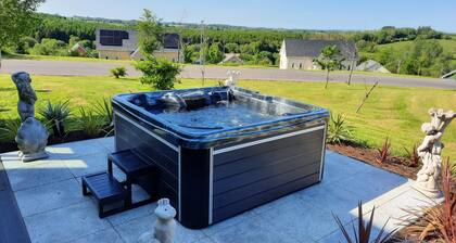 3 Bed-sleeps 6-pets-river View-hot Tub