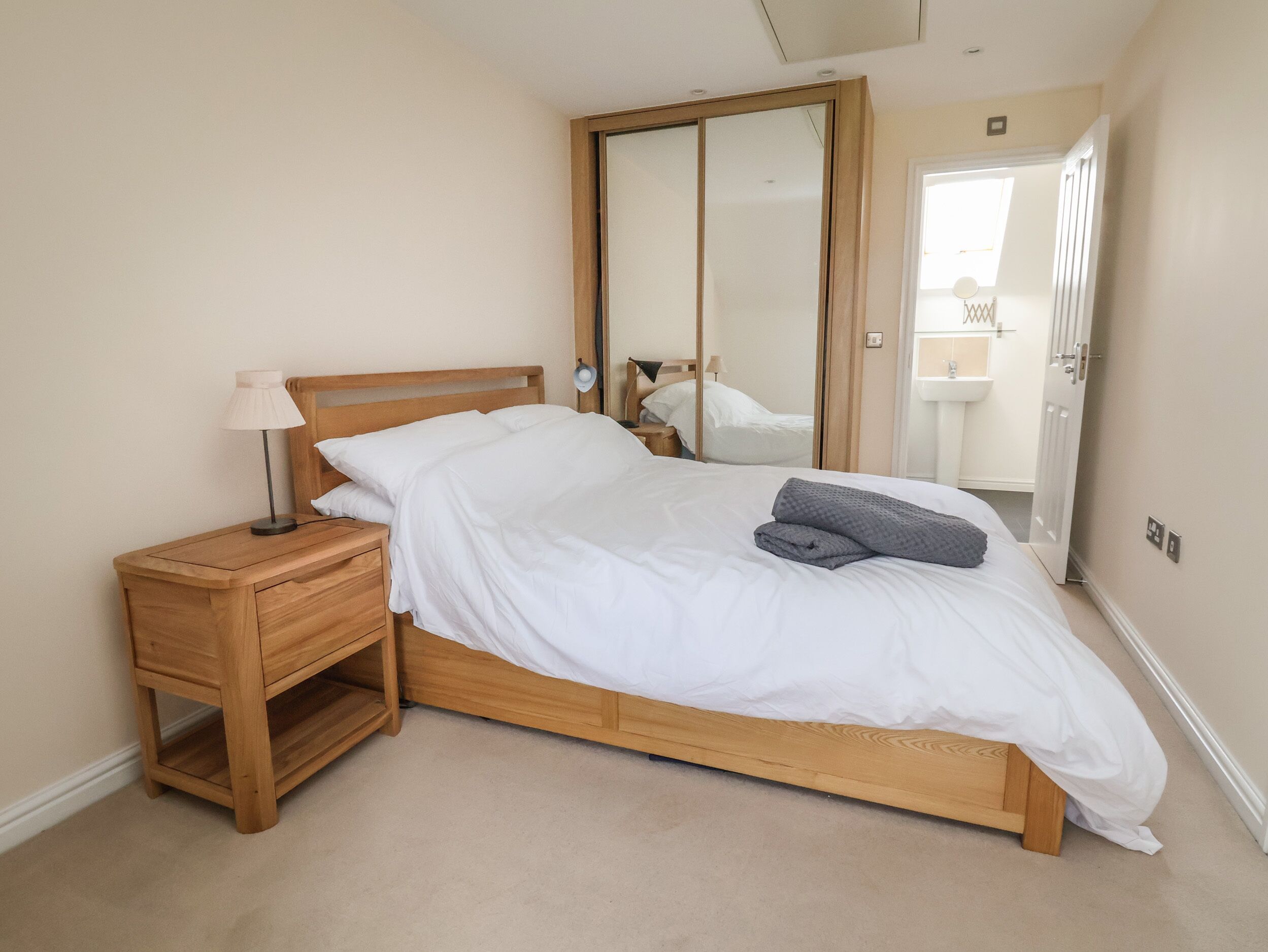 3 slaapkamers, individueel gedecoreerd, individueel gemeubileerd