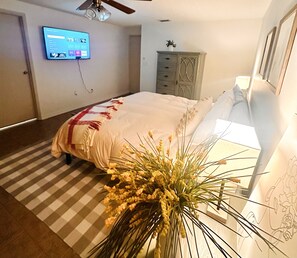 3 bedrooms, desk, travel cot, free WiFi