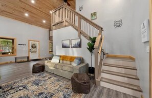 Living area - Kasoag Lake lodge-ATV + snowmobile right from your door.Great fishing close by!
(Altmar)