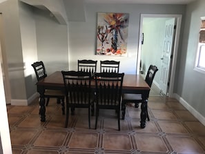 Dining - Pool spacious home in the heart of town (St. Petersburg)