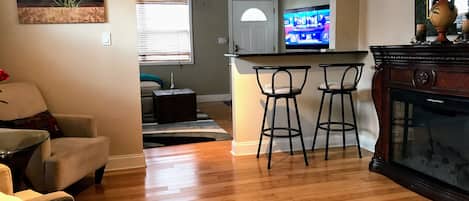Smart-TV, Kamin, Computerbildschirme, Drucker