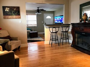 Smart-TV, Kamin, Computerbildschirme, Drucker