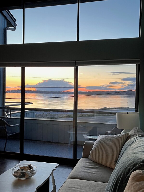 Smart-TV, DVD-Player, Tischfußball, Tischtennisplatte