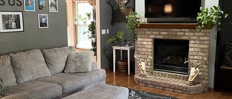 Smart TV, fireplace