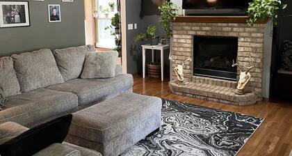 Oshkosh EAA rental house. 5 minutes from the airport!