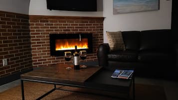 Smart TV, fireplace