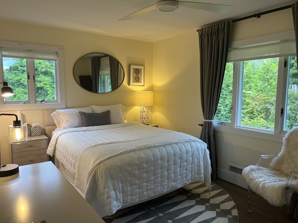 Chic Hamptons Beach House With Water Views, Bay Beach, And Hot Tub - Les Hamptons, NY