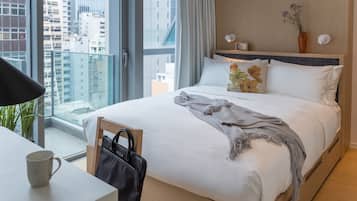 2 bedrooms, in-room safe, desk, blackout curtains