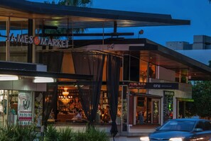 Experience the vibrant atmosphere of James Market, where shopping and dining options abound.