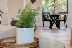 Interior - ZEN NIGHTCLIFF FORESHORE - 2BR Cozy Apt (Rapid Creek)