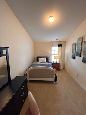 Room - Cozy little Townhouse 7 minutes from Carowinds (Charlotte)
