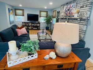 Smart-TV, Kamin, Bücher