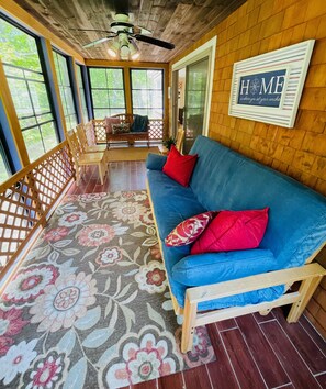 Smart-TV, Kamin, Bücher