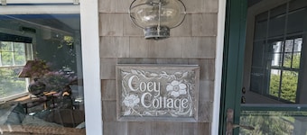 Cozy cottage with Ninigret Pond access and a short walk to the beach
