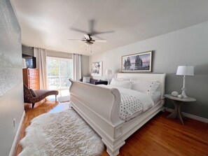 5 bedrooms, desk, iron/ironing board, free WiFi - Stunning and Spacious 5 Bedroom LakeHouse with 3 King Beds, 5 Bedrooms, Arcade (Arden, Ontario)