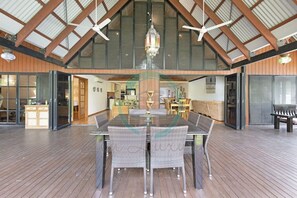 Luxury House | Balcony