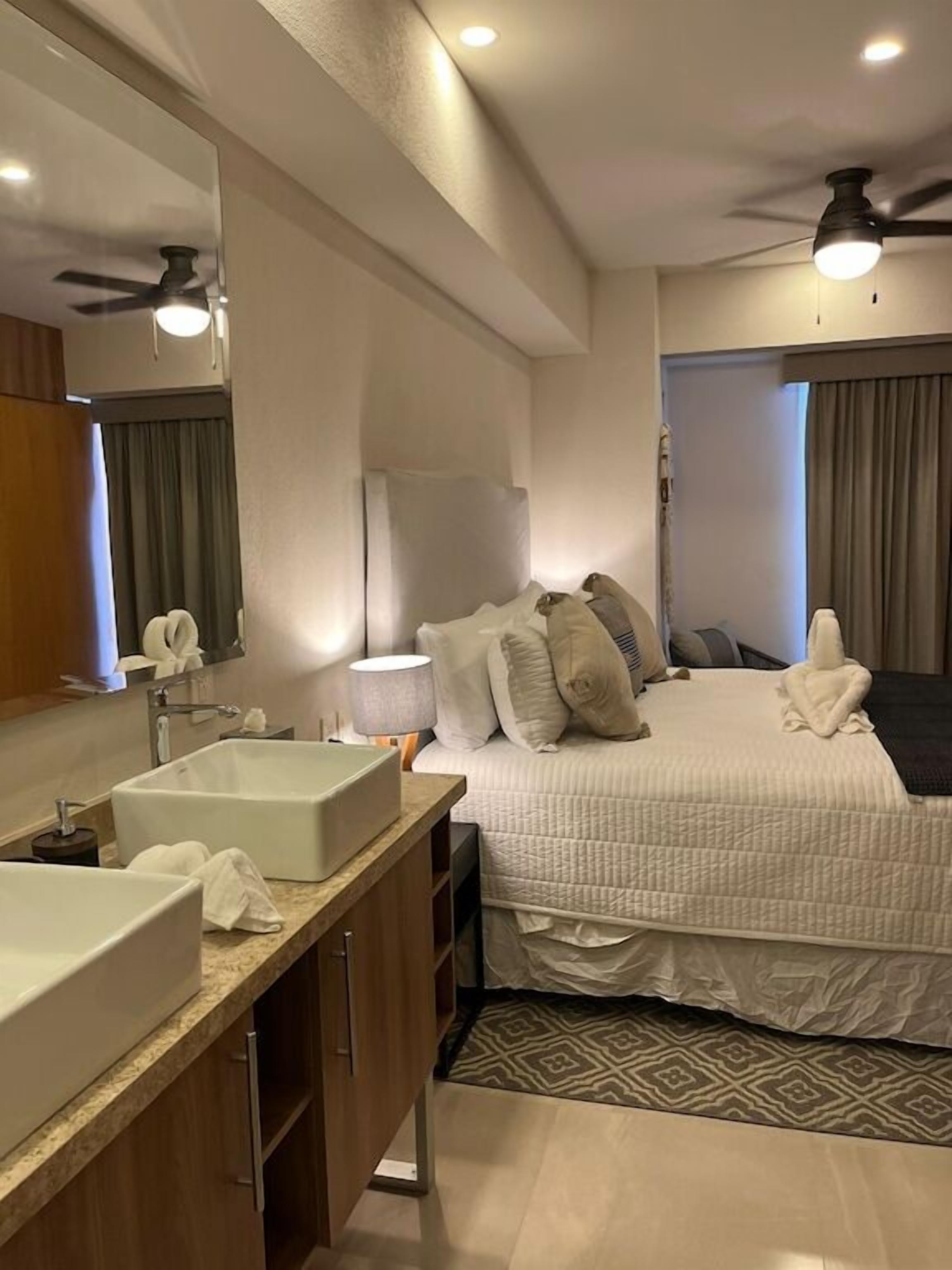 2 bedrooms, iron/ironing board, travel crib, free WiFi