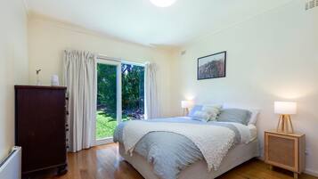 4 bedrooms, iron/ironing board, travel cot, WiFi