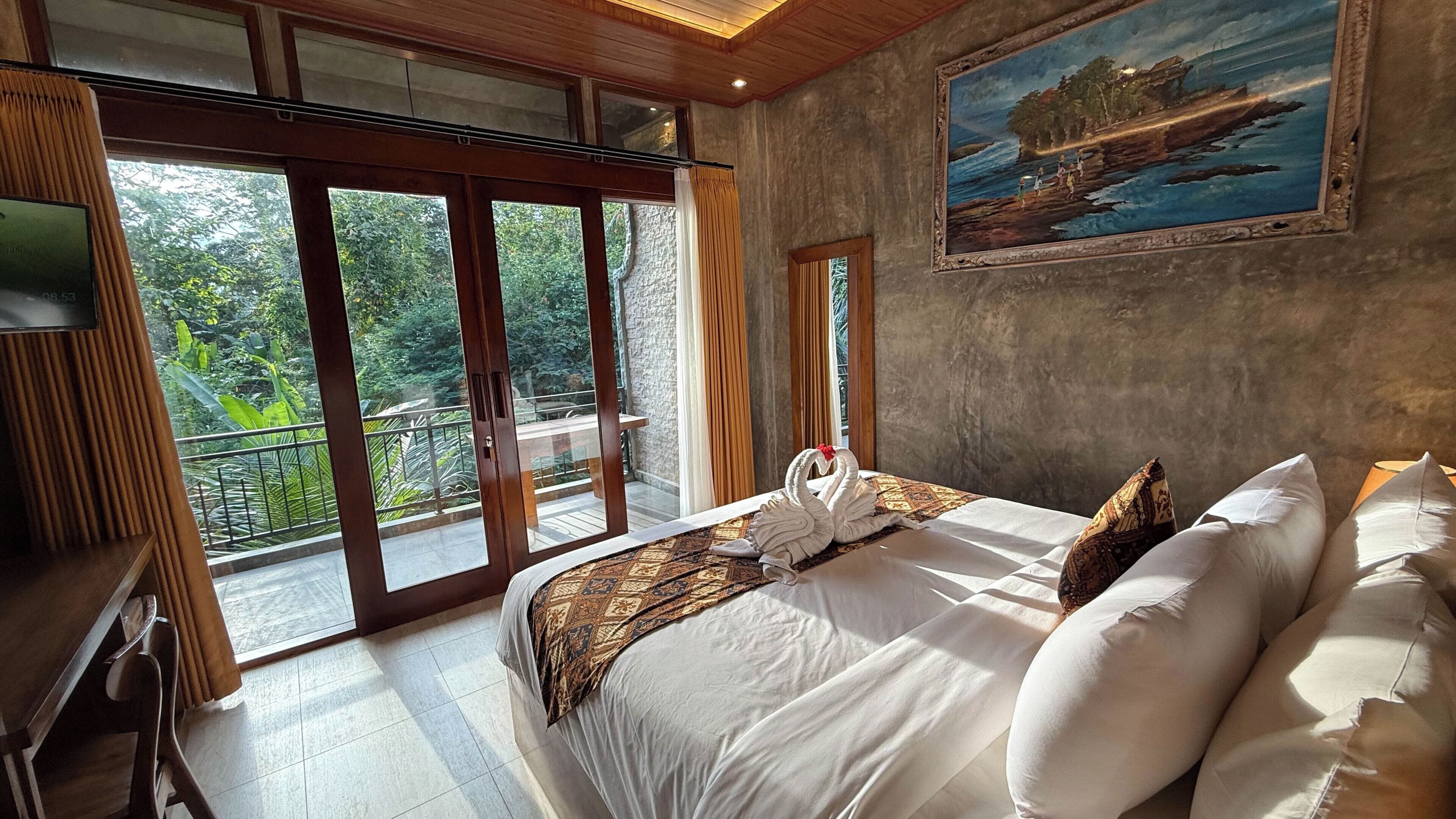 Suite, Valley View | Desk, laptop workspace, free WiFi, bed sheets