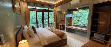 Suite, Valley View | Desk, laptop workspace, free WiFi, bed sheets