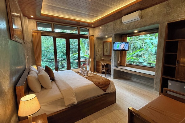 Suite, Valley View | Desk, laptop workspace, free WiFi, bed sheets