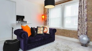 Unclassified image, 2 of 19, button - Sophisticated Soho Apartment London (London)