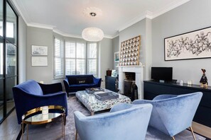 4 bedrooms, Internet - Balham Boutique Apartment London (London)