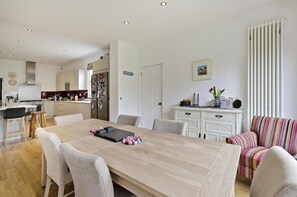 5 bedrooms, Internet - Space to Play Apartment London (London)