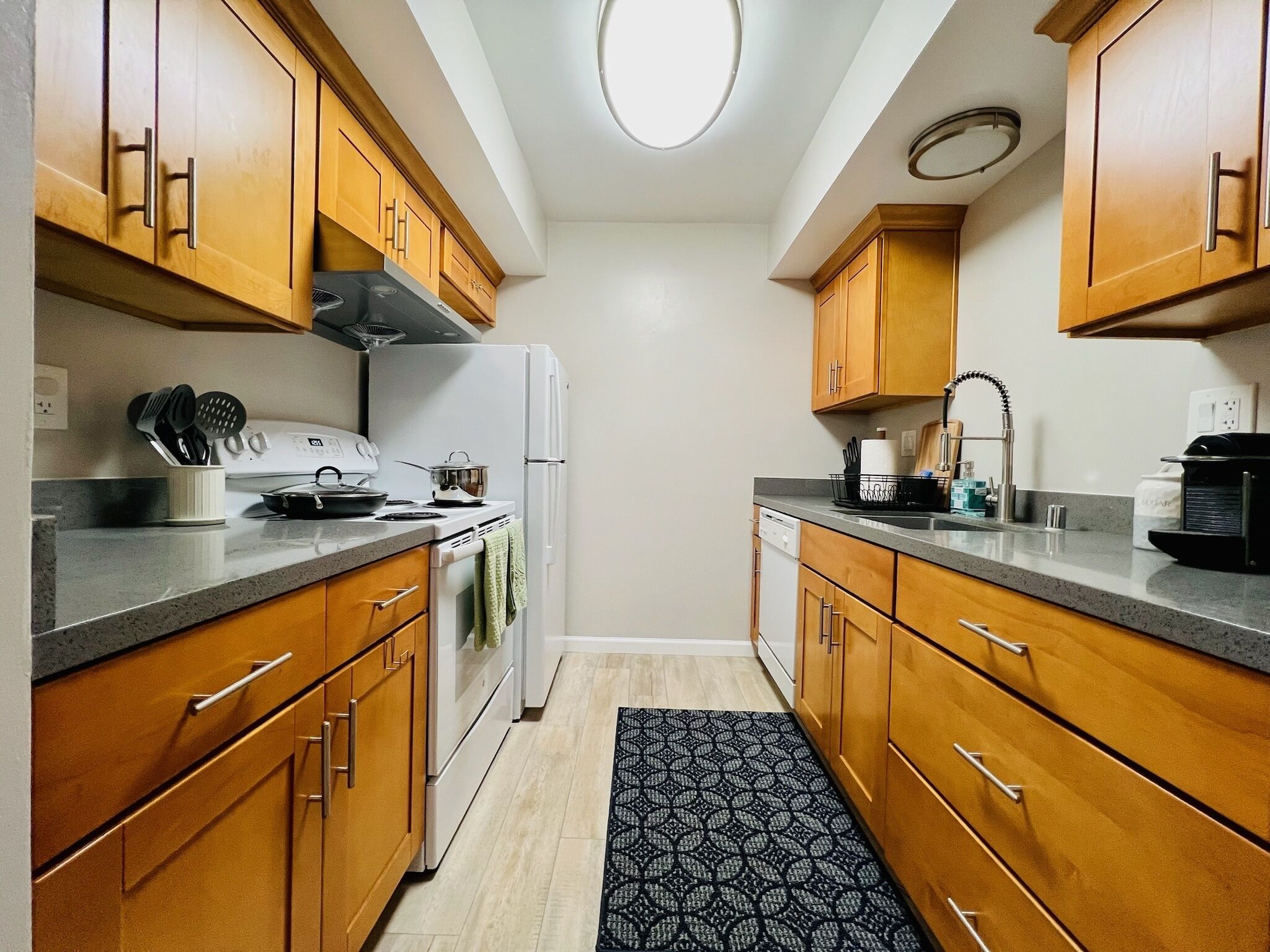 雪櫃、微波爐、焗爐、爐具