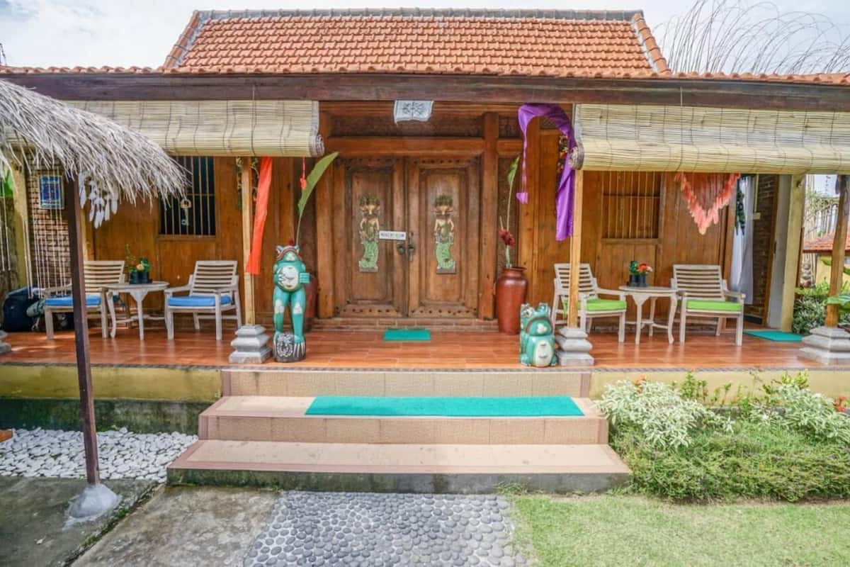 Habitación tradicional | Vista frontal de la propiedad