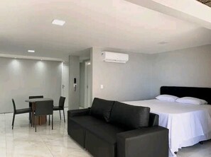 Apartamento luxo | 2 quartos, escrivaninha, Wi-Fi de cortesia