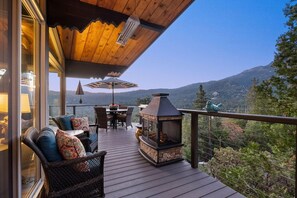 Outdoor dining - Enchanting, Secluded Idyllwild Home w/ Dramatic Views & Hot Tub! Pet Friendly!! (Idyllwild-Pine Cove)