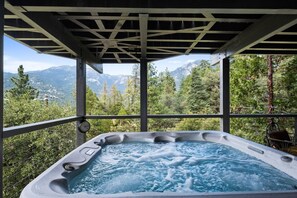 Outdoor spa tub - Enchanting, Secluded Idyllwild Home w/ Dramatic Views & Hot Tub! Pet Friendly!! (Idyllwild-Pine Cove)