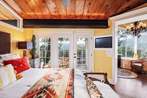 4 bedrooms, WiFi, bed sheets - Enchanting, Secluded Idyllwild Home w/ Dramatic Views & Hot Tub! Pet Friendly!! (Idyllwild-Pine Cove)