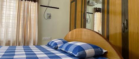 2 bedrooms, bed sheets